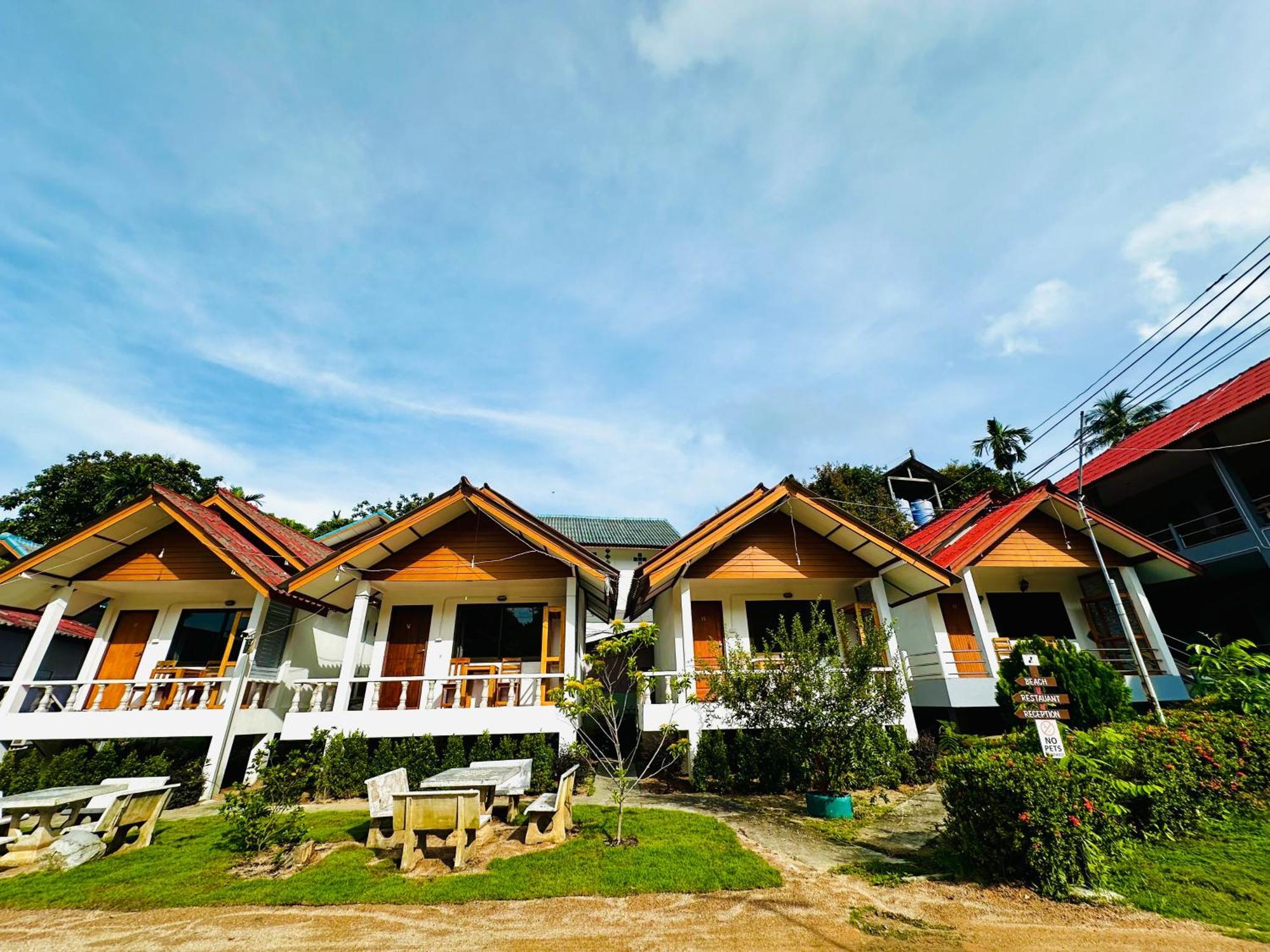 The Scenery Beach Resort Baan Khai Exterior photo