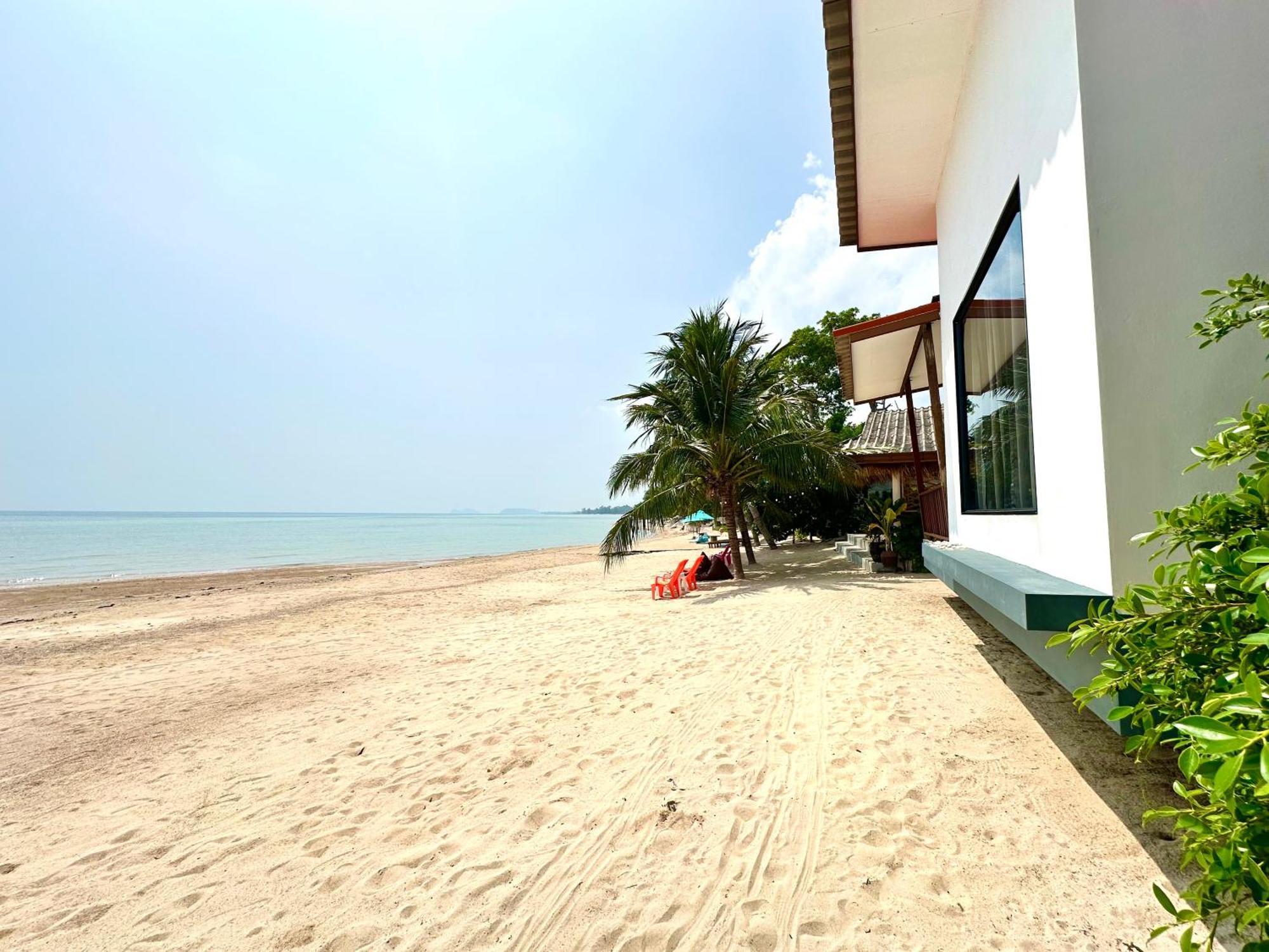 The Scenery Beach Resort Baan Khai Exterior photo